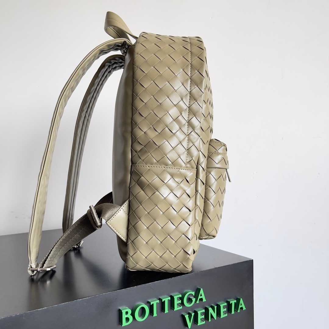 bo*te*ga Ve*ne*ta small backpack in taupe intrecciato calfskin