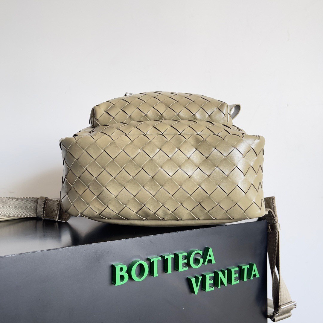 bo*te*ga Ve*ne*ta small backpack in taupe intrecciato calfskin