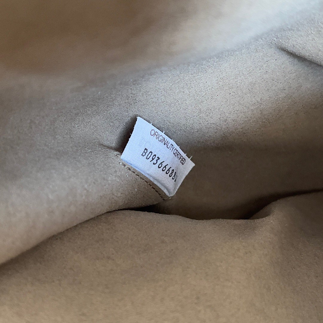 bo*te*ga Ve*ne*ta small backpack in taupe intrecciato calfskin