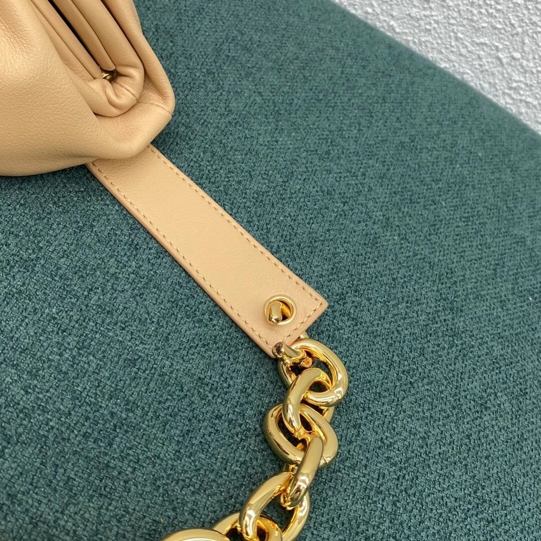 bo*te*ga Ve*ne*ta the belt chain pouch in almond nappa leather