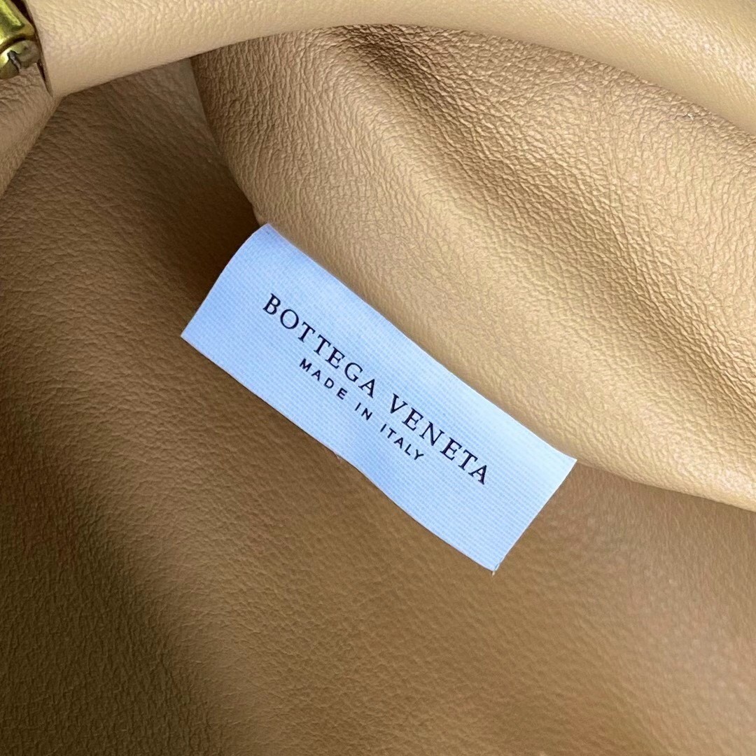 bo*te*ga Ve*ne*ta the belt chain pouch in almond nappa leather