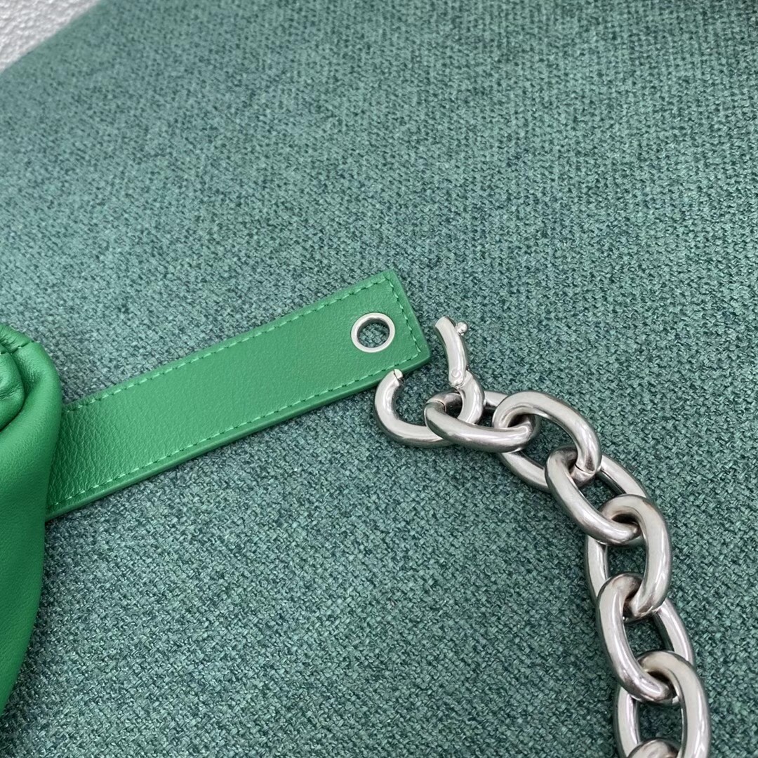 bo*te*ga Ve*ne*ta the belt chain pouch in green nappa leather