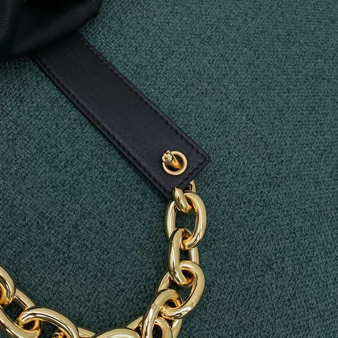 bo*te*ga Ve*ne*ta the belt chain pouch in black nappa leather