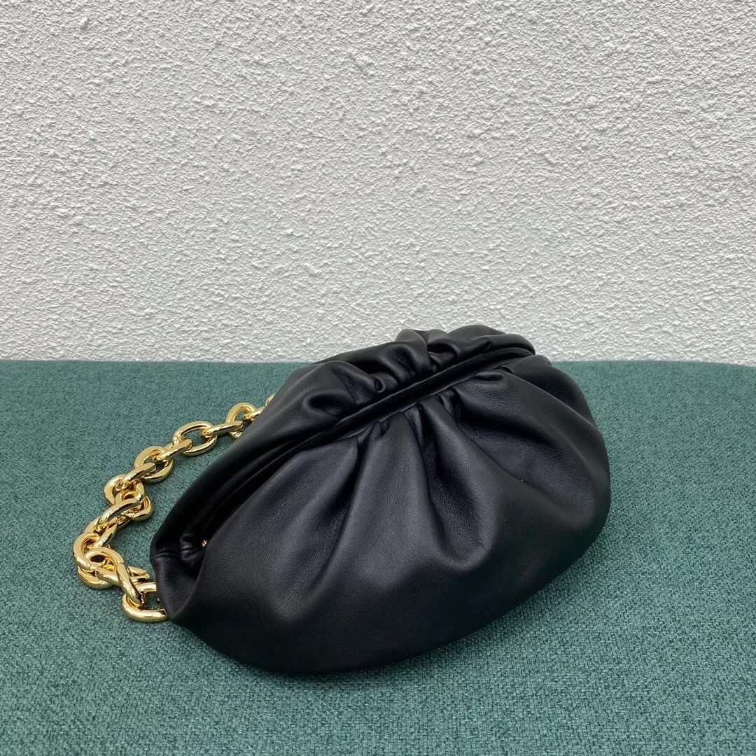 bo*te*ga Ve*ne*ta the belt chain pouch in black nappa leather