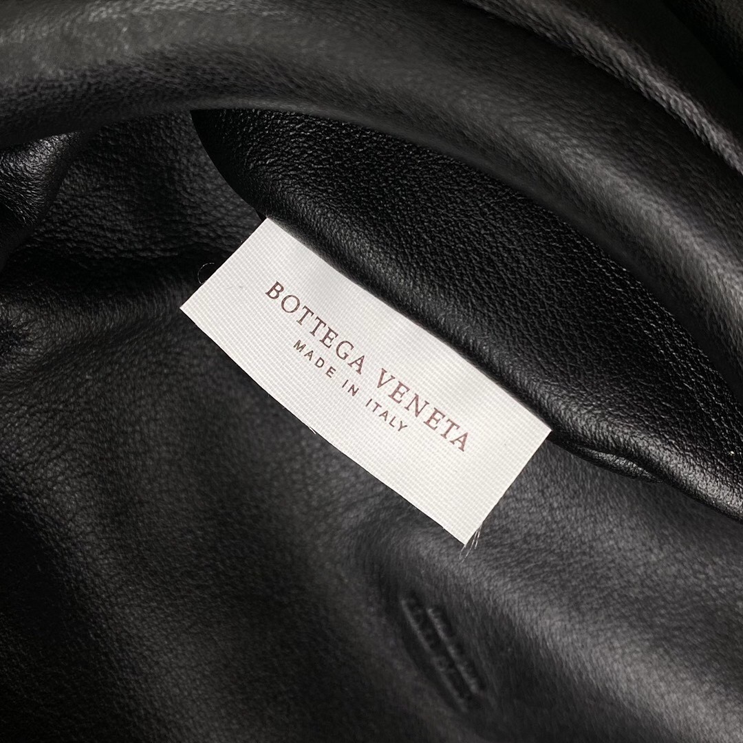 bo*te*ga Ve*ne*ta the belt chain pouch in black nappa leather