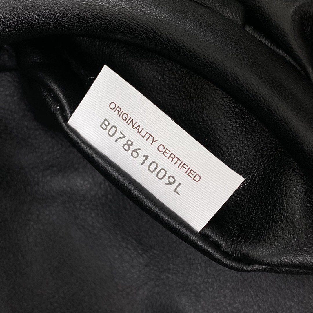bo*te*ga Ve*ne*ta the belt chain pouch in black nappa leather