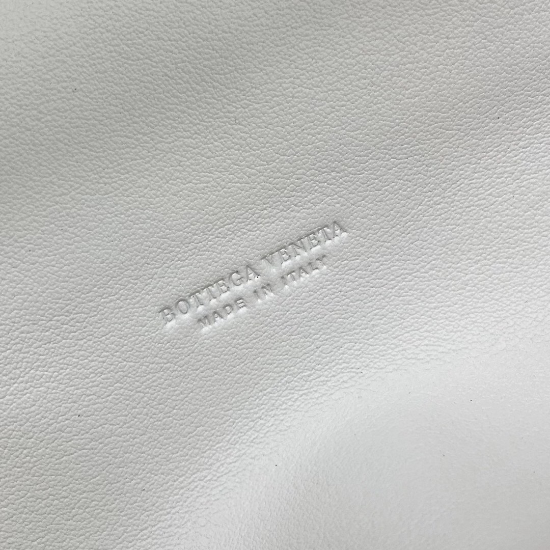 bo*te*ga Ve*ne*ta the belt chain pouch in white nappa leather