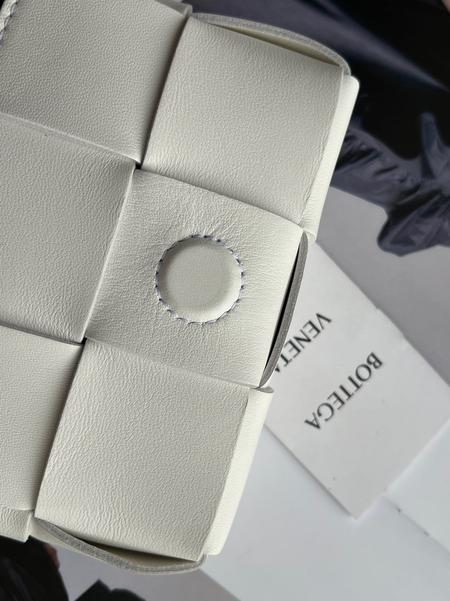 bo*te*ga Ve*ne*ta candy cassette bag in white lambskin