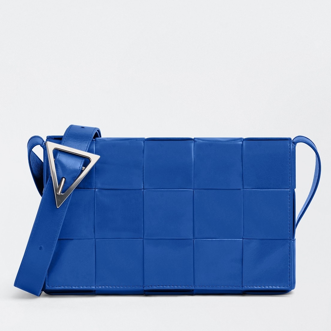 bo*te*ga Ve*ne*ta cassett bag in cobalt wrinkled calfskin