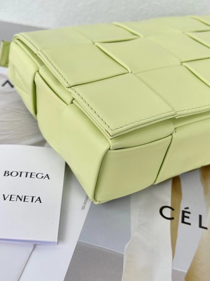 bo*te*ga Ve*ne*ta cassett bag in lemon wrinkled calfskin