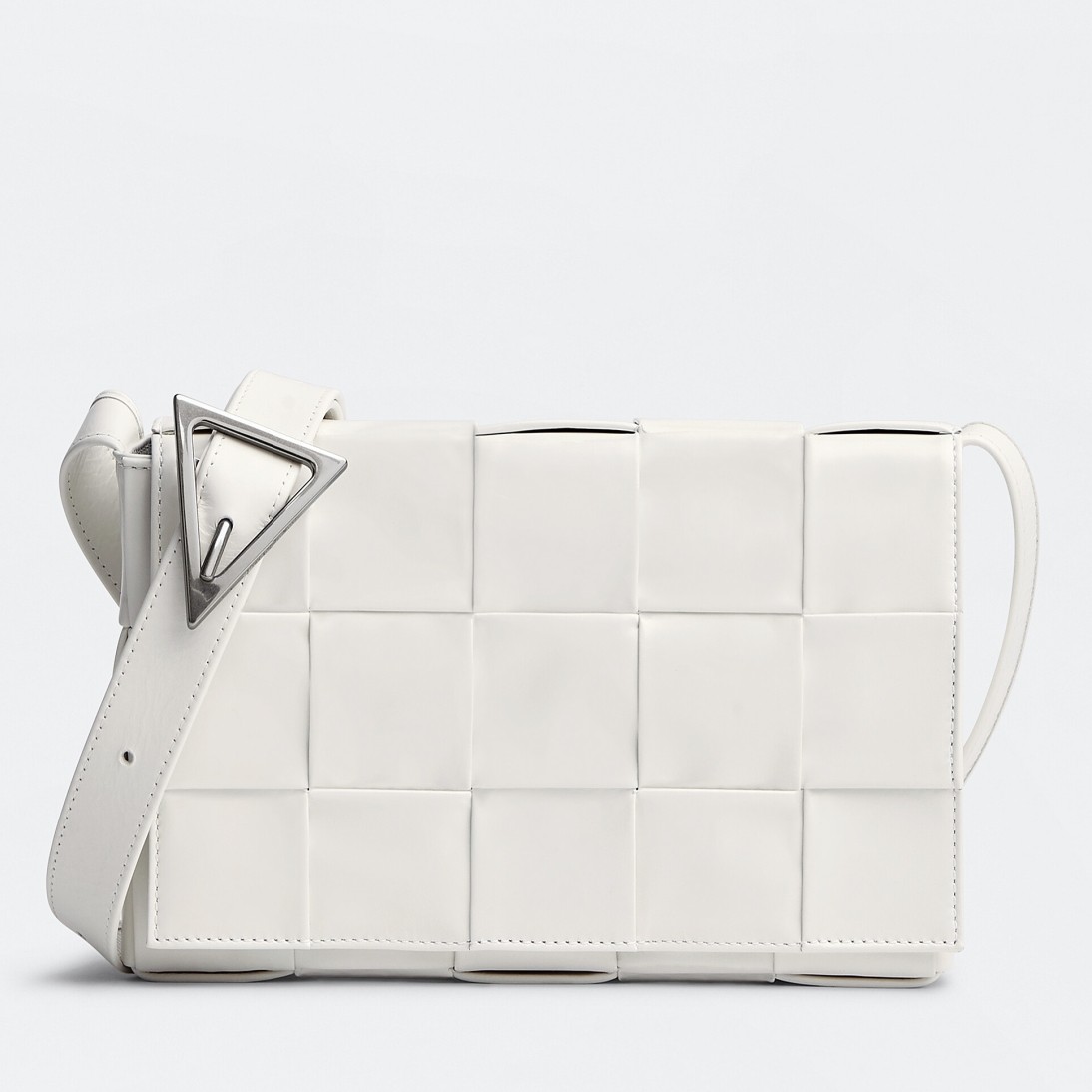 bo*te*ga Ve*ne*ta cassett bag in white wrinkled calfskin