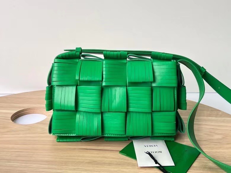 bo*te*ga Ve*ne*ta cassett fringed bag in parakeet lambskin
