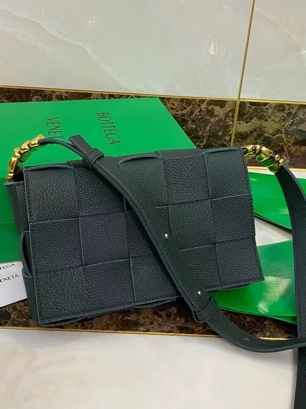 bo*te*ga Ve*ne*ta cassette bag in green grained leather