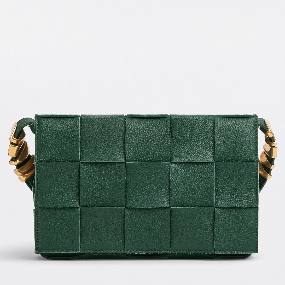 bo*te*ga Ve*ne*ta cassette bag in green grained leather