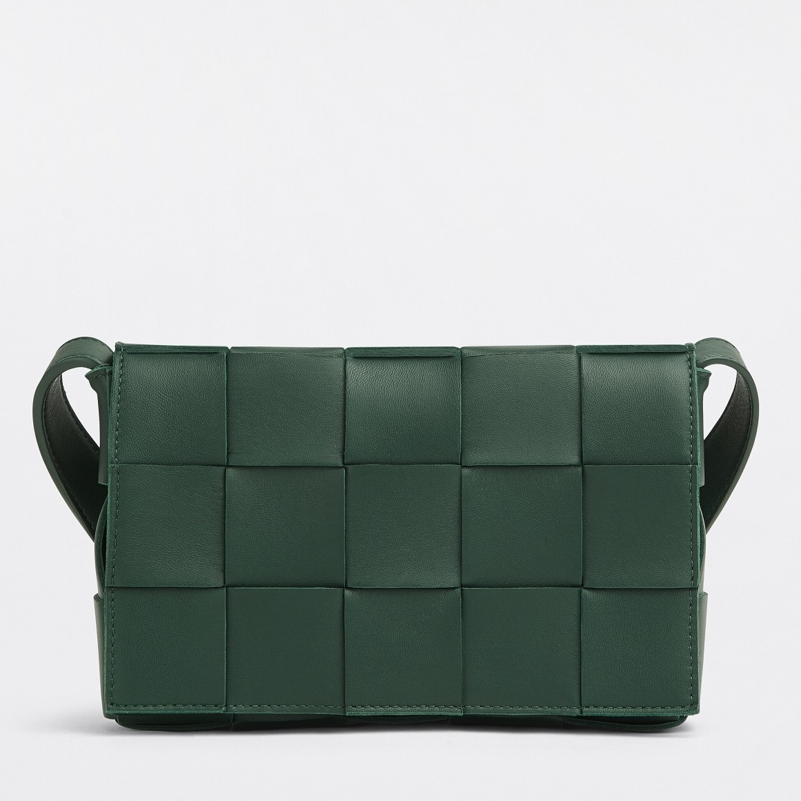 bo*te*ga Ve*ne*ta cassett bag in raintree intrecciato lambskin