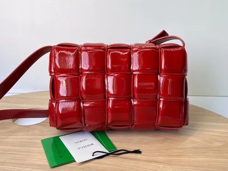 bo*te*ga Ve*ne*ta padded cassette bag in red deerskin