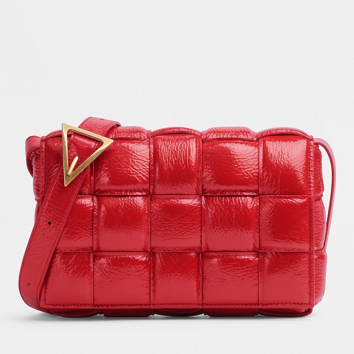 bo*te*ga Ve*ne*ta padded cassette bag in red deerskin