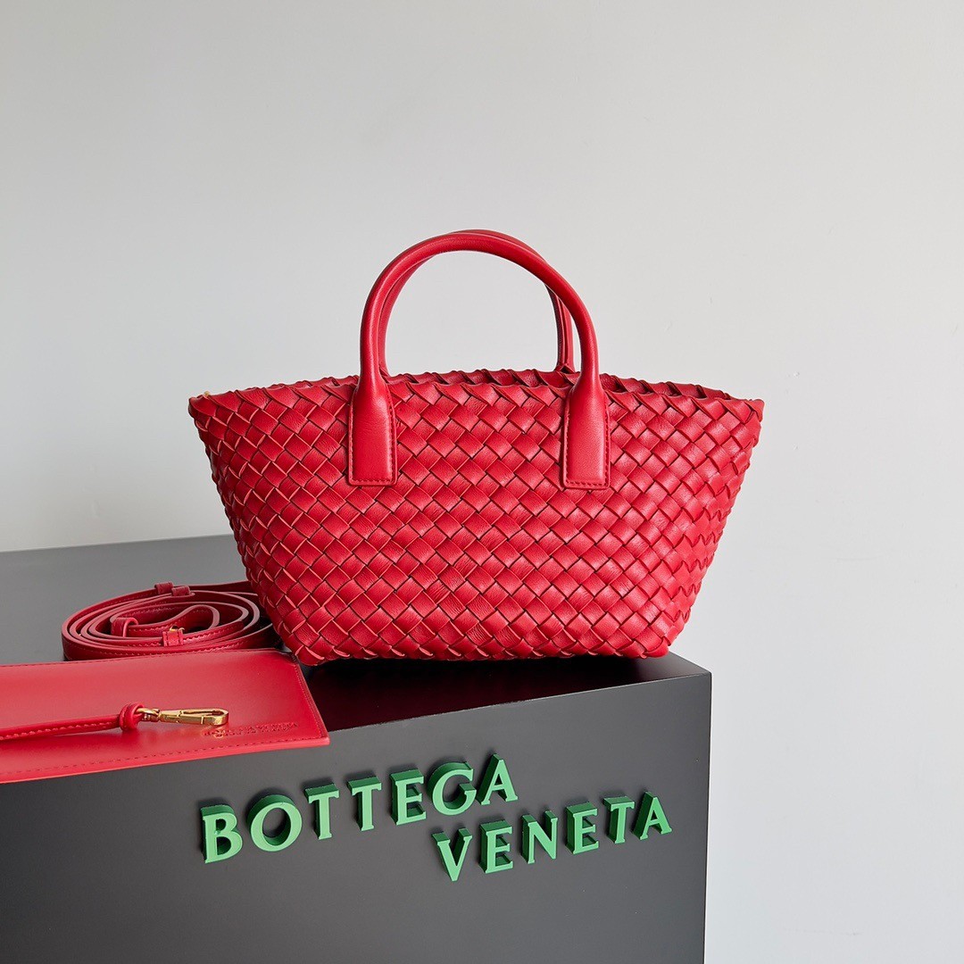 bo*te*ga Ve*ne*ta mini cabat bag in red intrecciato lambskin
