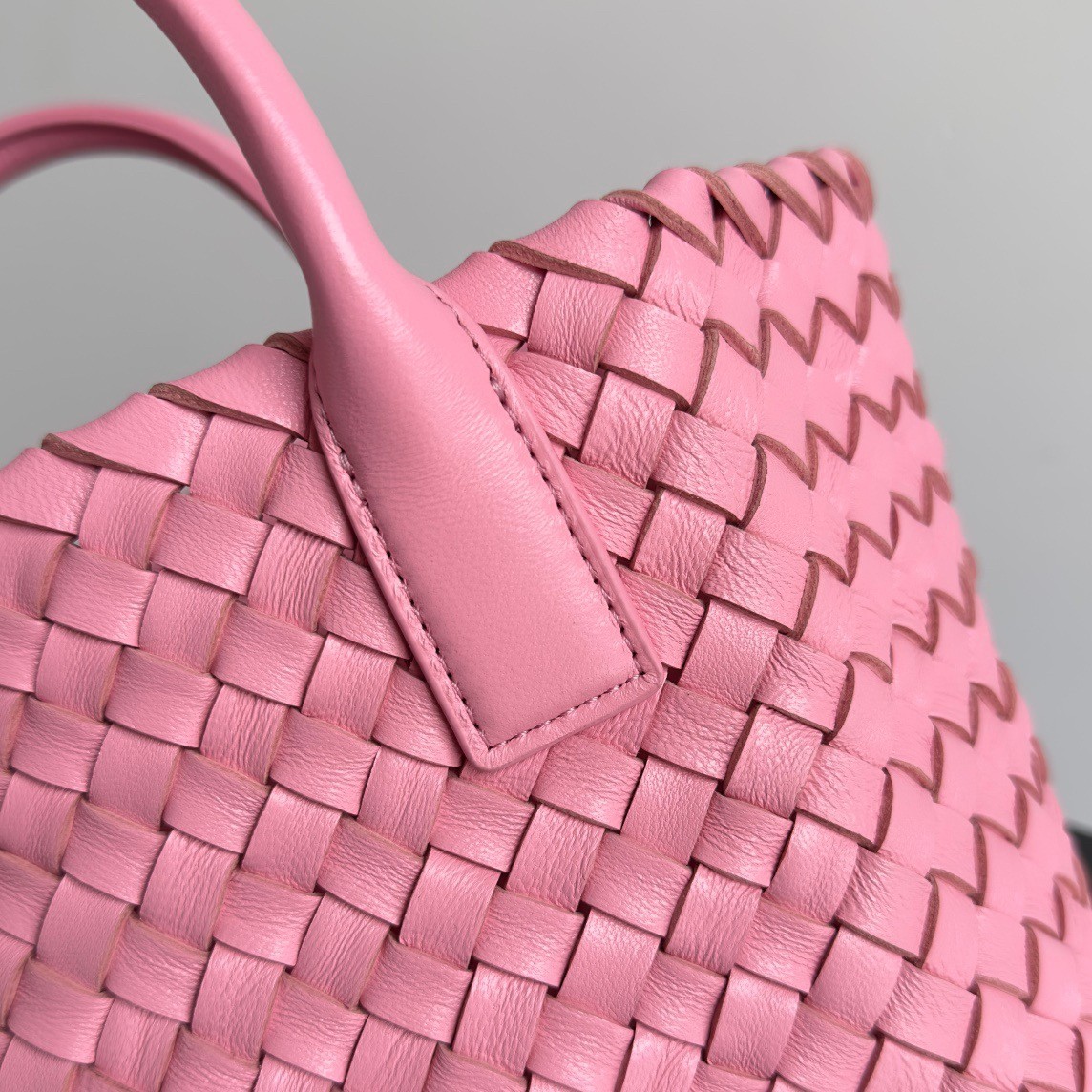 bo*te*ga Ve*ne*ta mini cabat bag in ribbon intrecciato lambskin