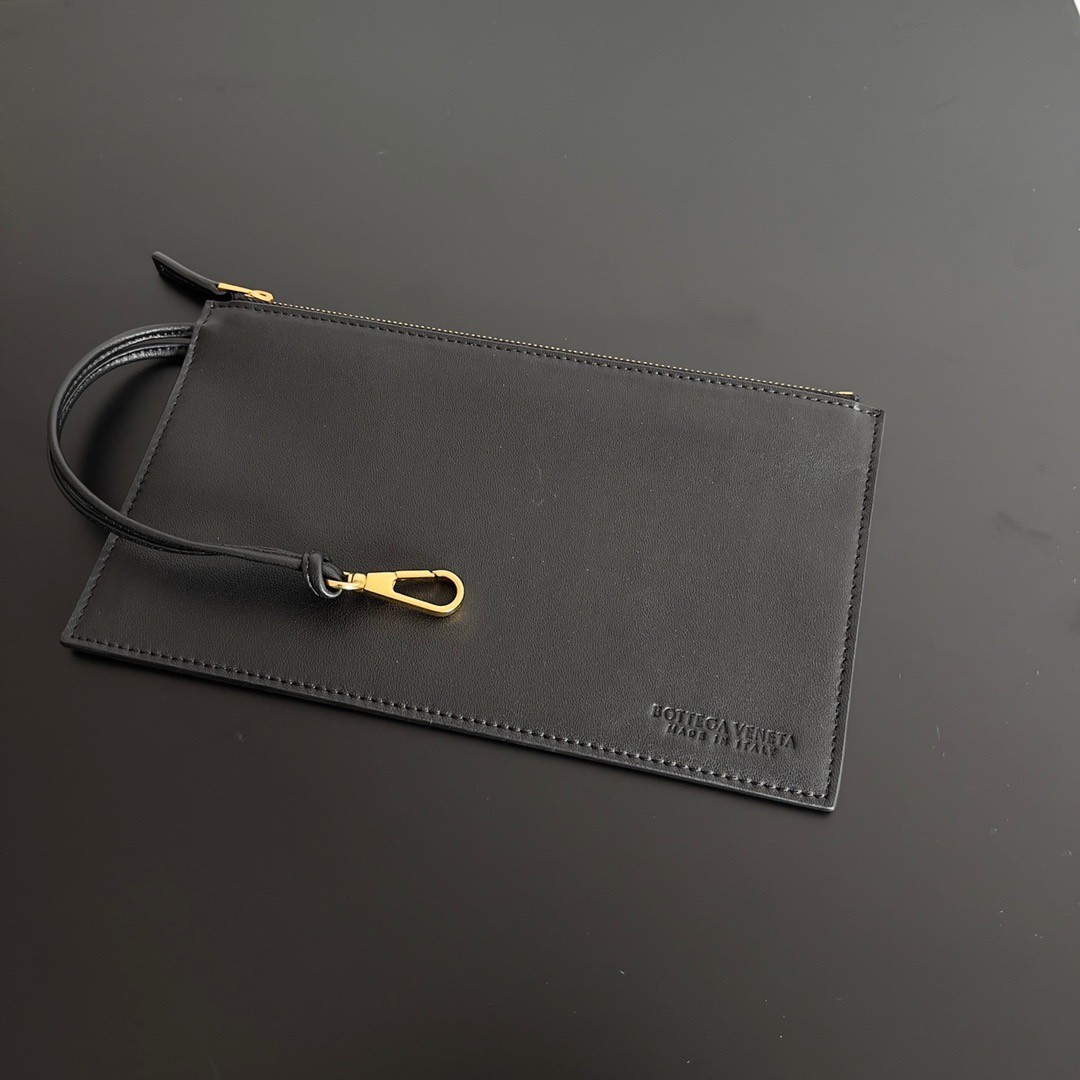 bo*te*ga Ve*ne*ta medium cabat bag in black intrecciato lambskin