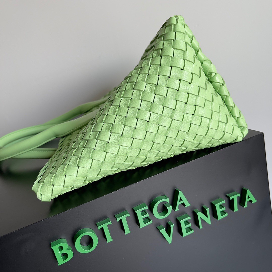 bo*te*ga Ve*ne*ta cabat medium bag in pistachio intrecciato lambskin