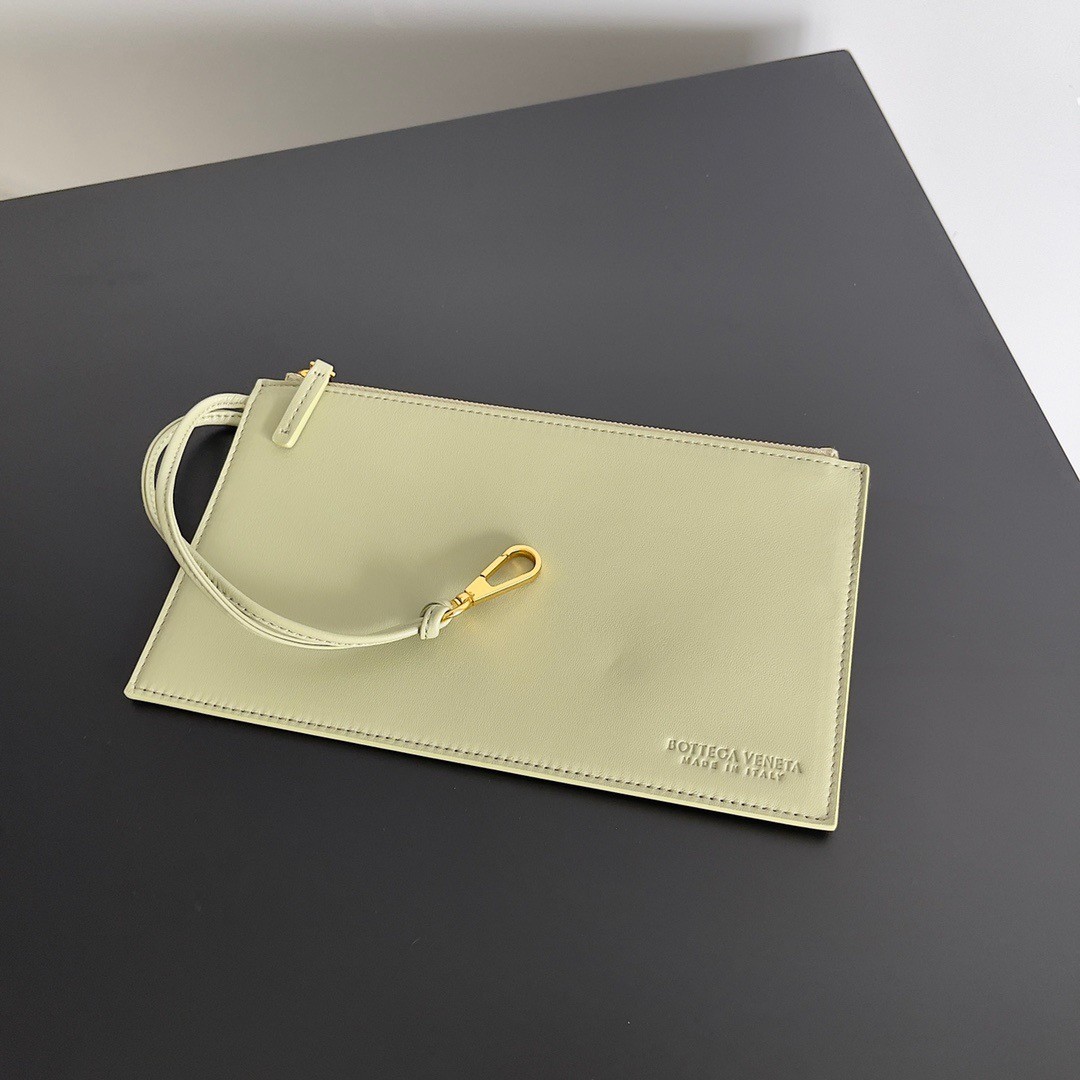 bo*te*ga Ve*ne*ta large cabat bag in travertine intrecciato lambskin