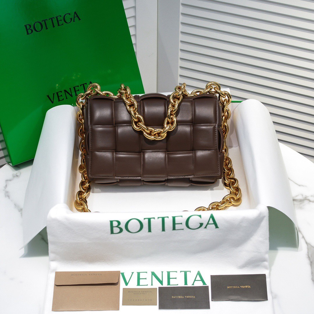 bo*te*ga Ve*ne*ta chain cassette bag in fondant lambskin