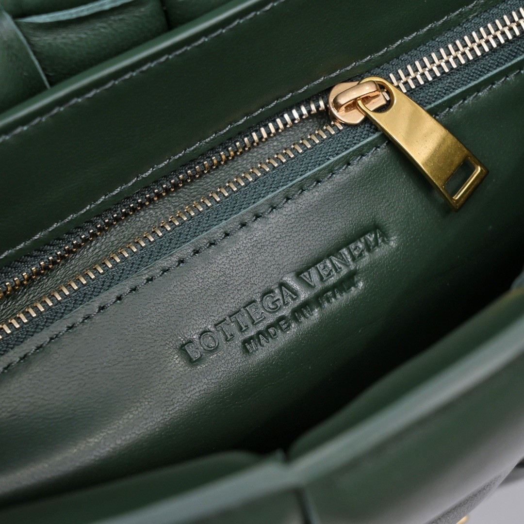 bo*te*ga Ve*ne*ta chain cassette bag in raintree lambskin