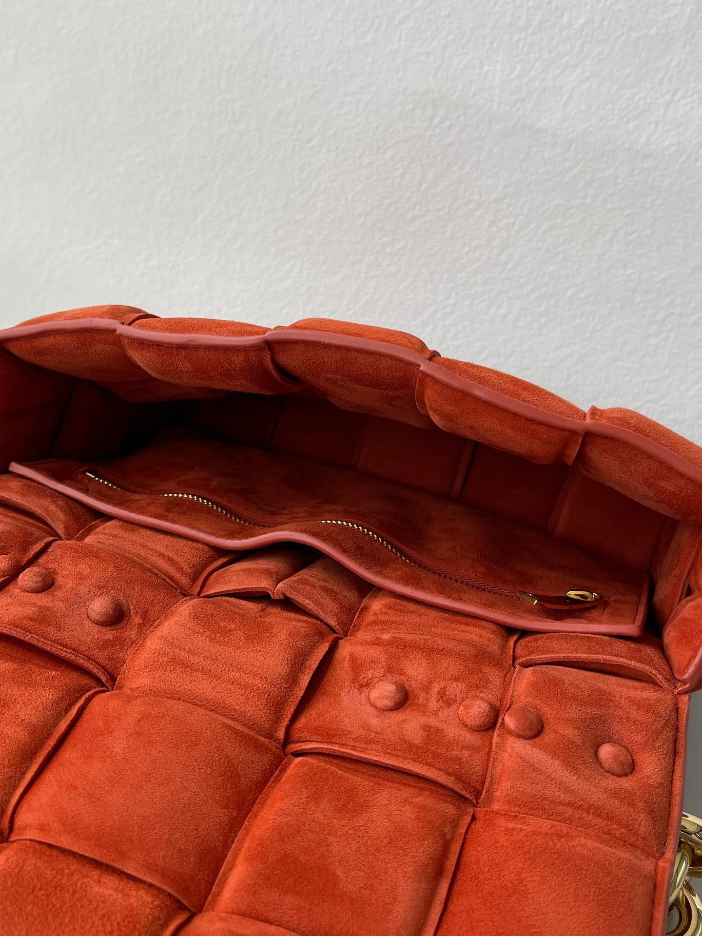 bo*te*ga Ve*ne*ta chain cassette bag in maple suede