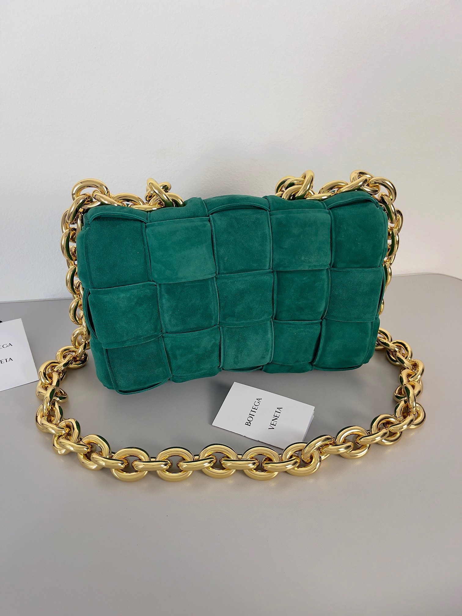bo*te*ga Ve*ne*ta chain cassette bag in emerald green suede