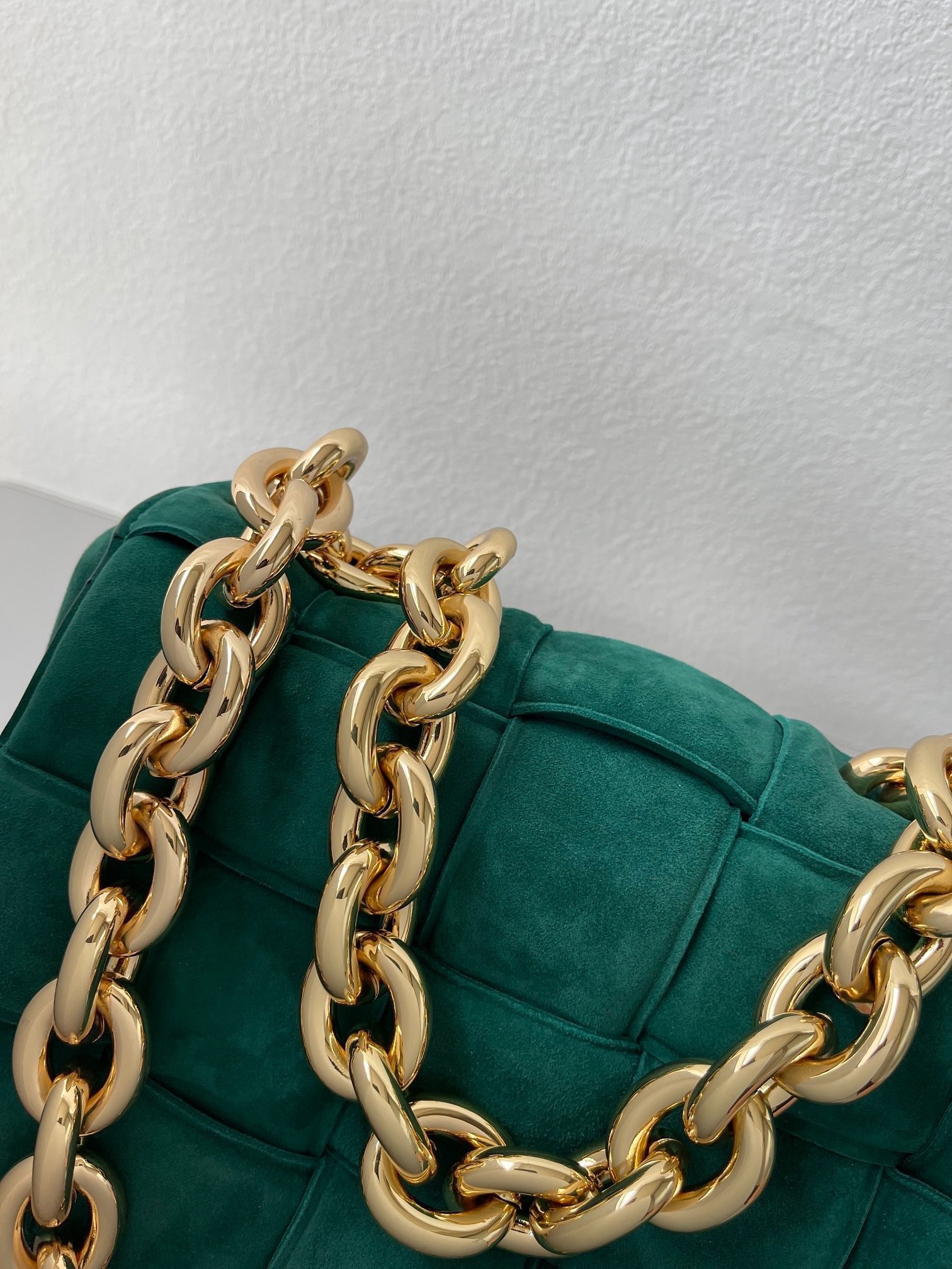bo*te*ga Ve*ne*ta chain cassette bag in emerald green suede