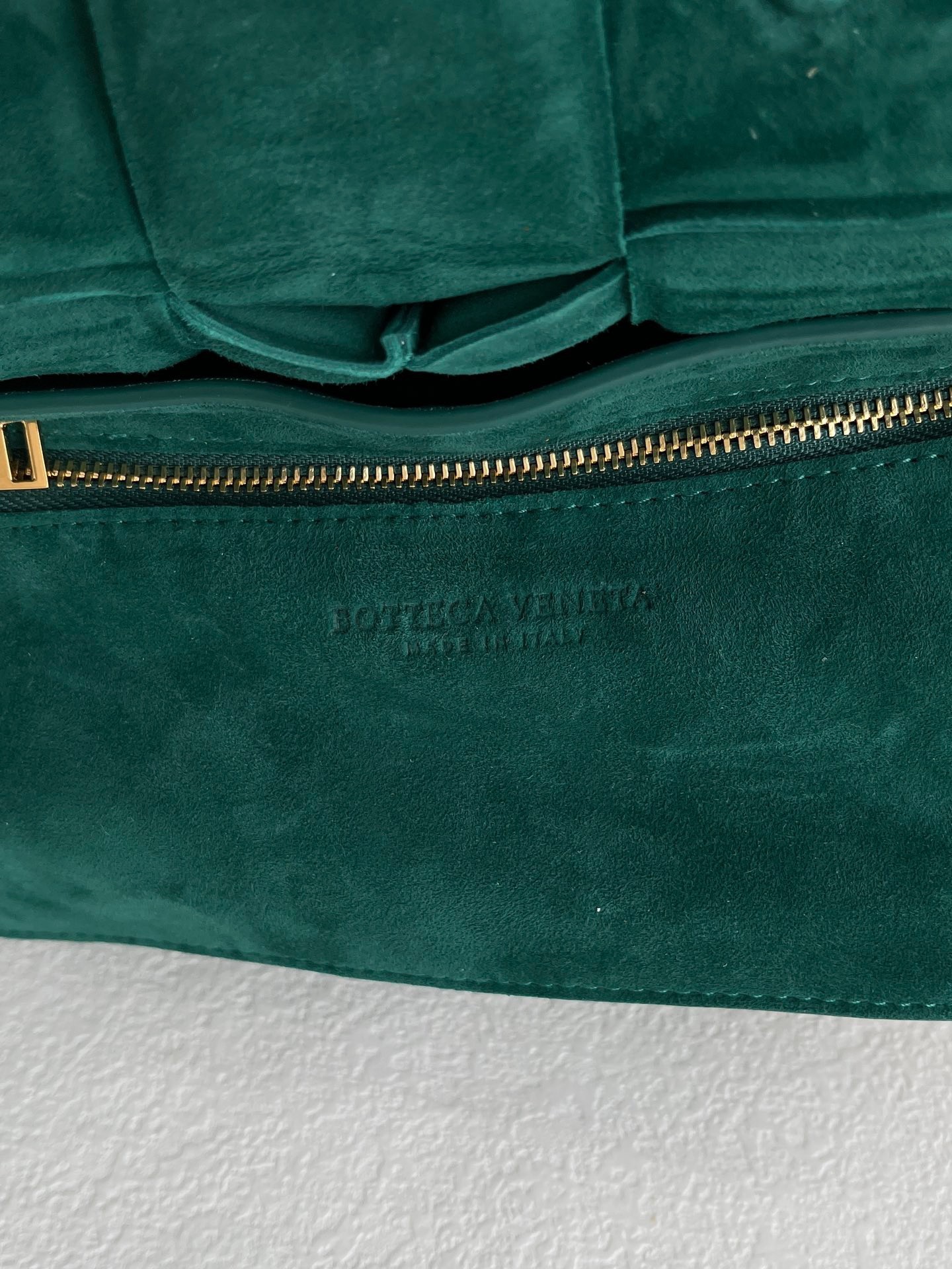 bo*te*ga Ve*ne*ta chain cassette bag in emerald green suede