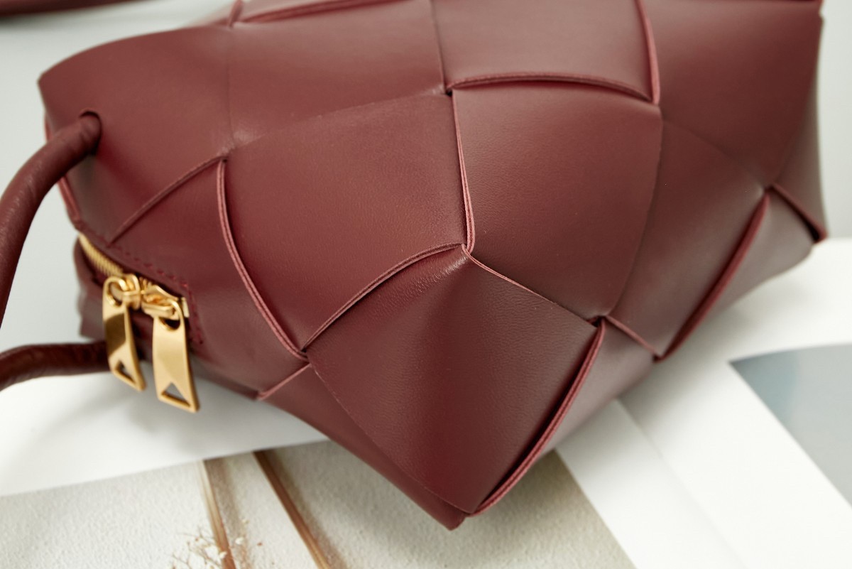 bo*te*ga Ve*ne*ta mini cassette camera bag in bordeaux lambskin