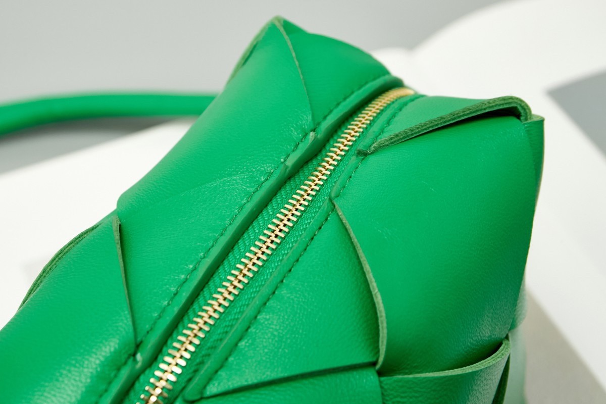 bo*te*ga Ve*ne*ta mini cassette camera bag in parakeet lambskin