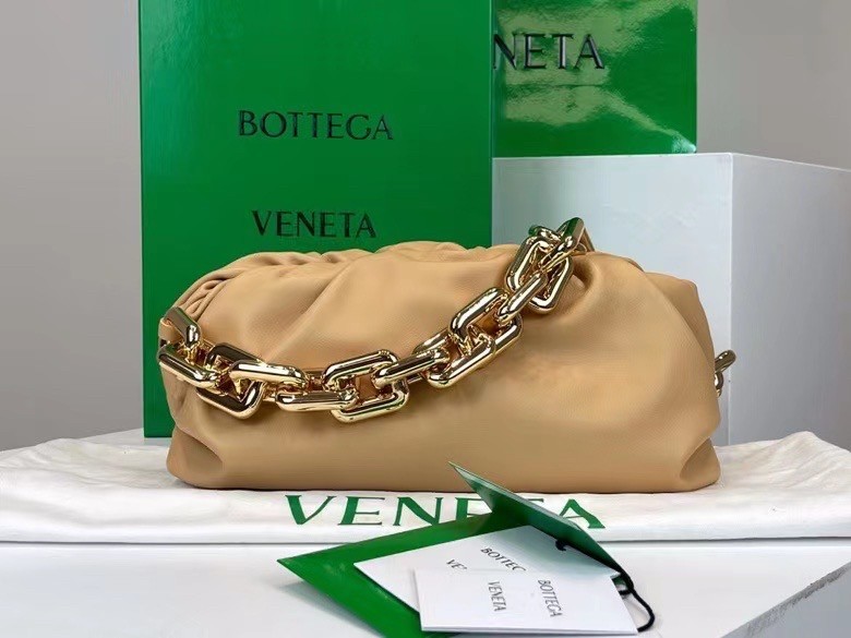 bo*te*ga Ve*ne*ta the chain pouch bag in beige calfskin