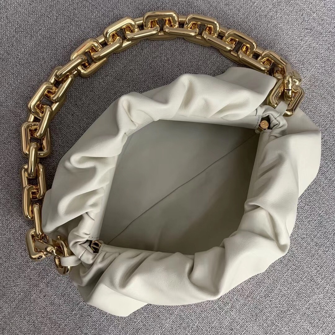 bo*te*ga Ve*ne*ta the chain pouch in plaster calfskin