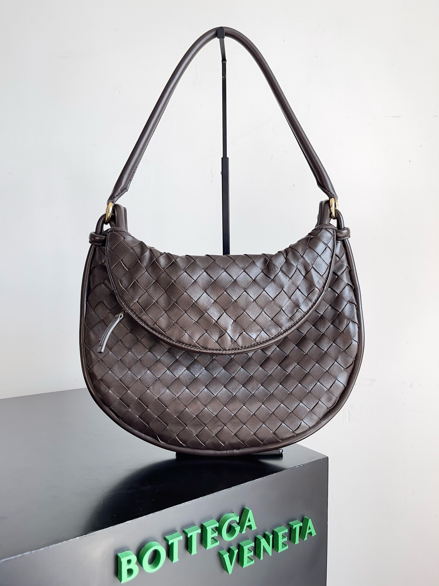 bo*te*ga Ve*ne*ta gemelli medium bag in fondant intrecciato lambskin