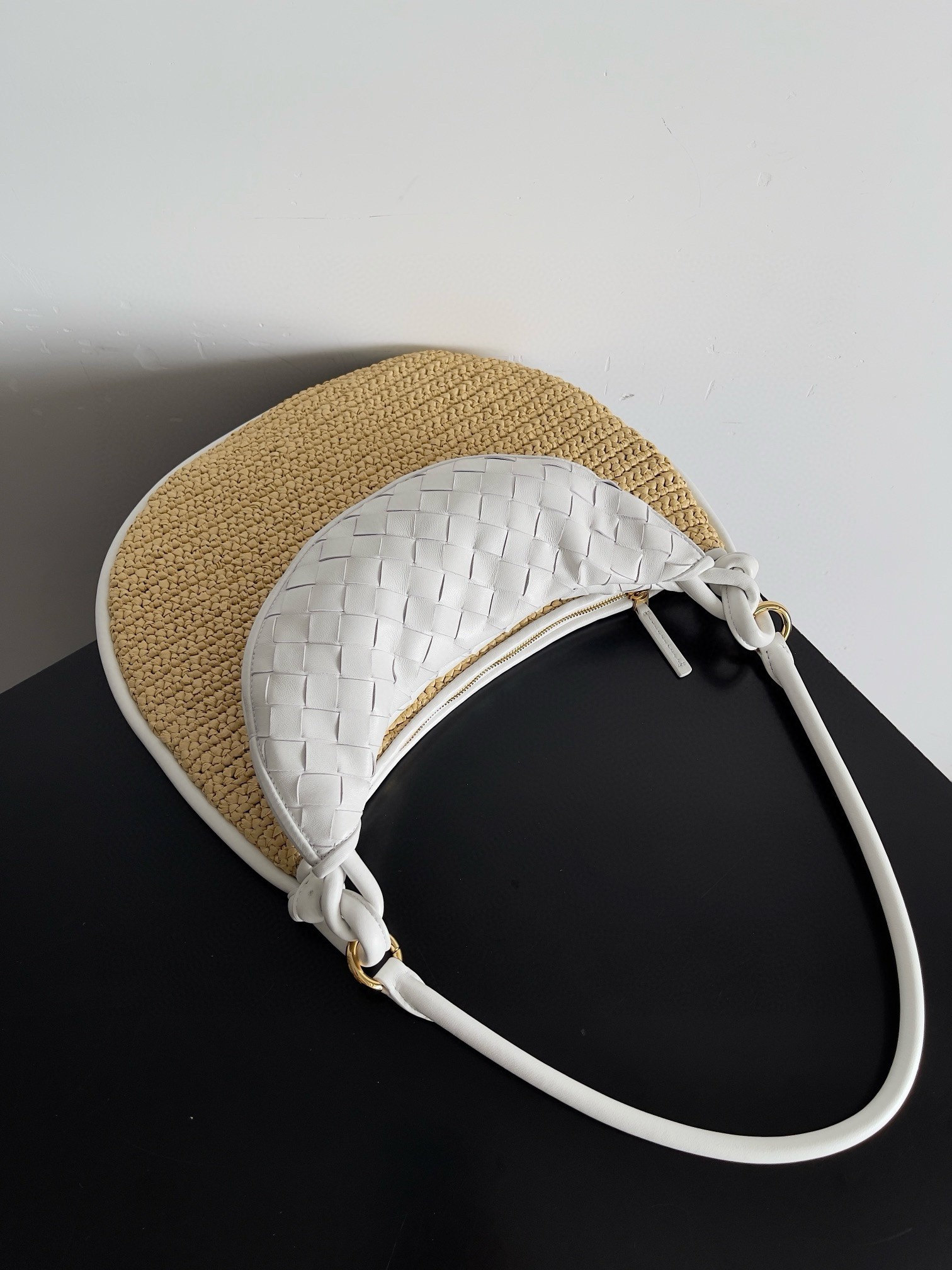 bo*te*ga Ve*ne*ta gemelli medium bag in natural raffia