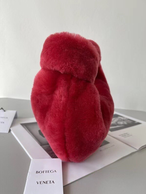 bo*te*ga Ve*ne*ta mini bv jodie bag in red shearling