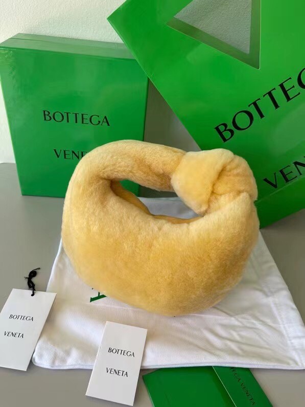 bo*te*ga Ve*ne*ta mini bv jodie bag in teddy shearling