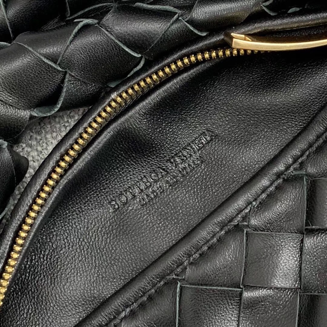 bo*te*ga Ve*ne*ta mini bv jodie bag in black woven leather