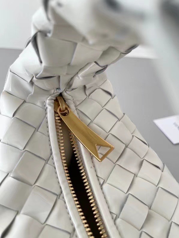 bo*te*ga Ve*ne*ta bv jodie mini bag in white intrecciato patent leather