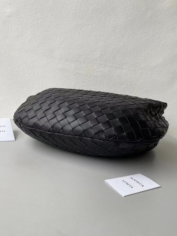 bo*te*ga Ve*ne*ta bv jodie teen bag in black intrecciato leather