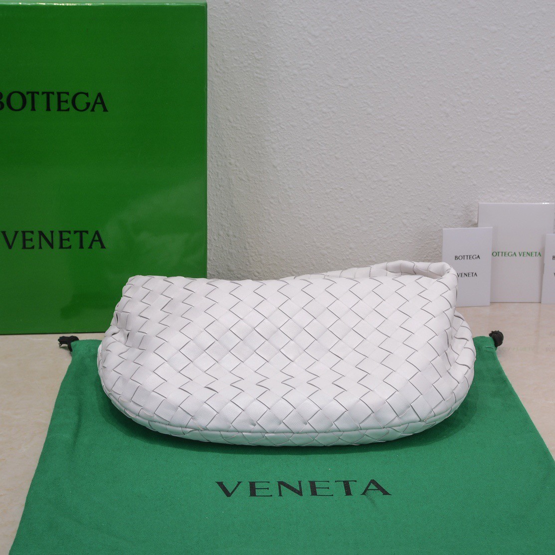 bo*te*ga Ve*ne*ta bv jodie teen bag in white intrecciato leather