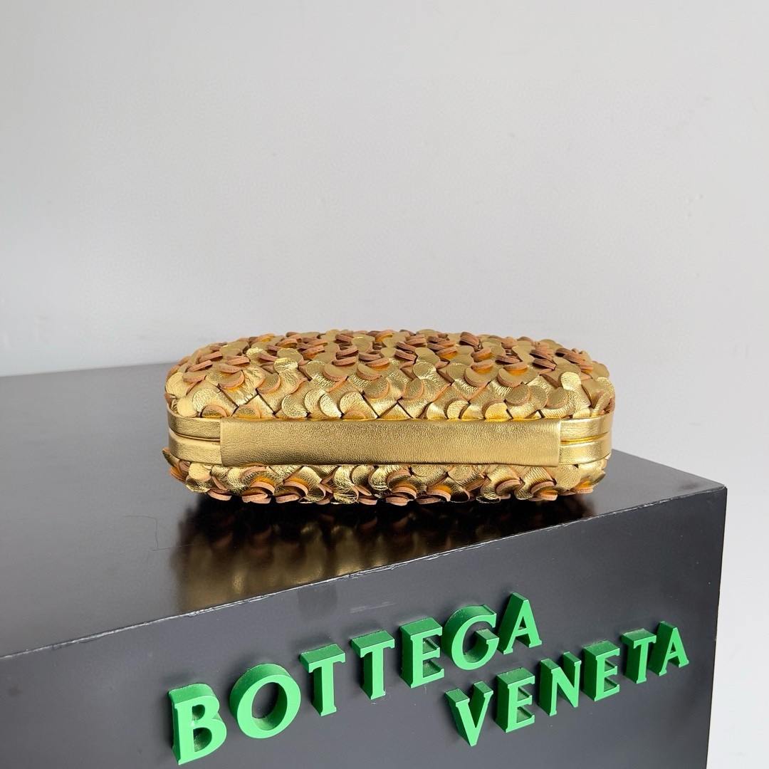 bo*te*ga Ve*ne*ta knot minaudiere clutch in gold sequins laminated leather