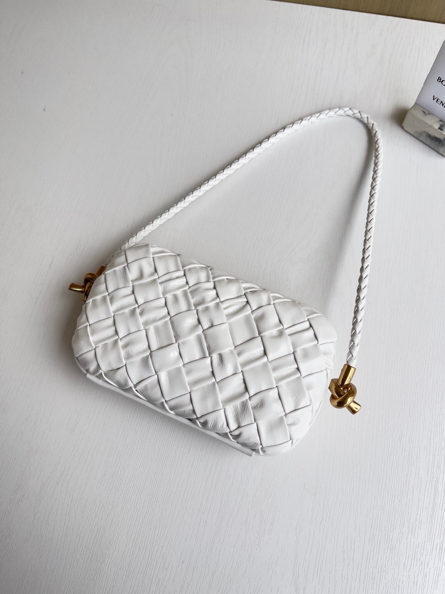bo*te*ga Ve*ne*ta knot minaudiere on strap in white foulard intreccio leather