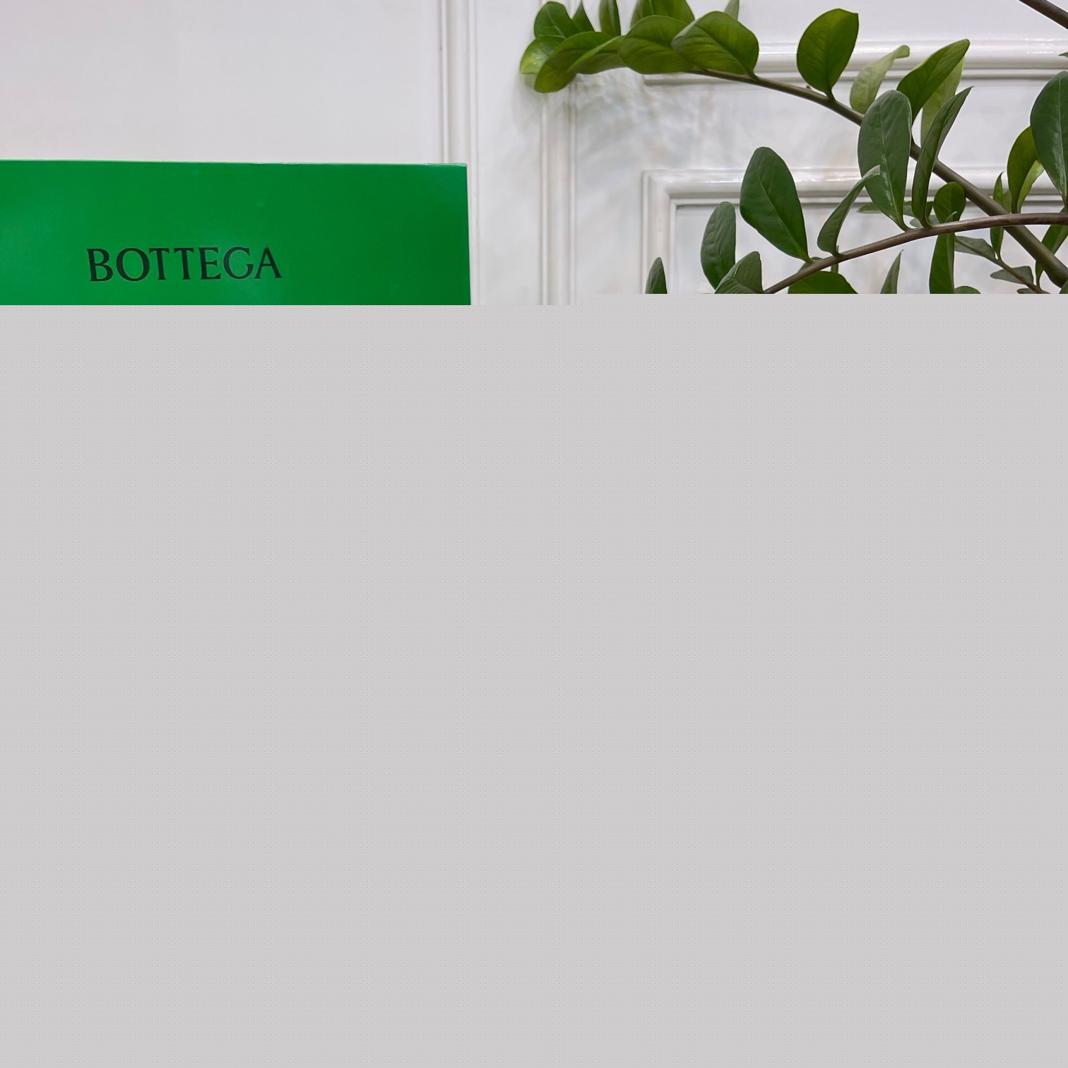 bo*te*ga Ve*ne*ta loop small bag in lantern intrecciato lambskin