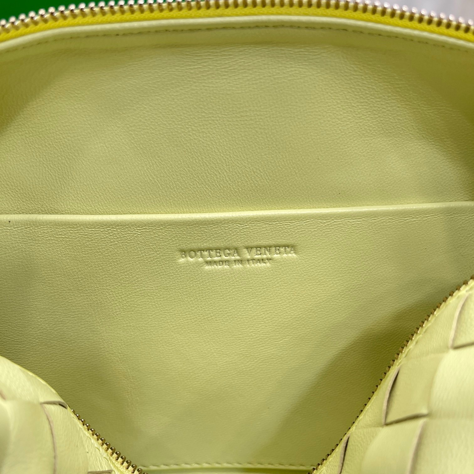 bo*te*ga Ve*ne*ta loop small bag in lantern intrecciato lambskin