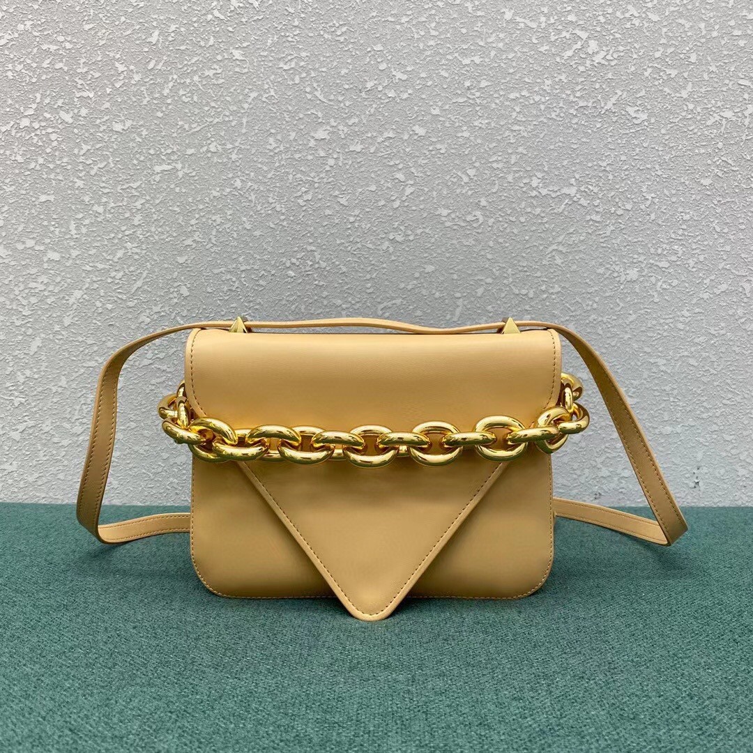 bo*te*ga Ve*ne*ta mount small bag in almond calfskin