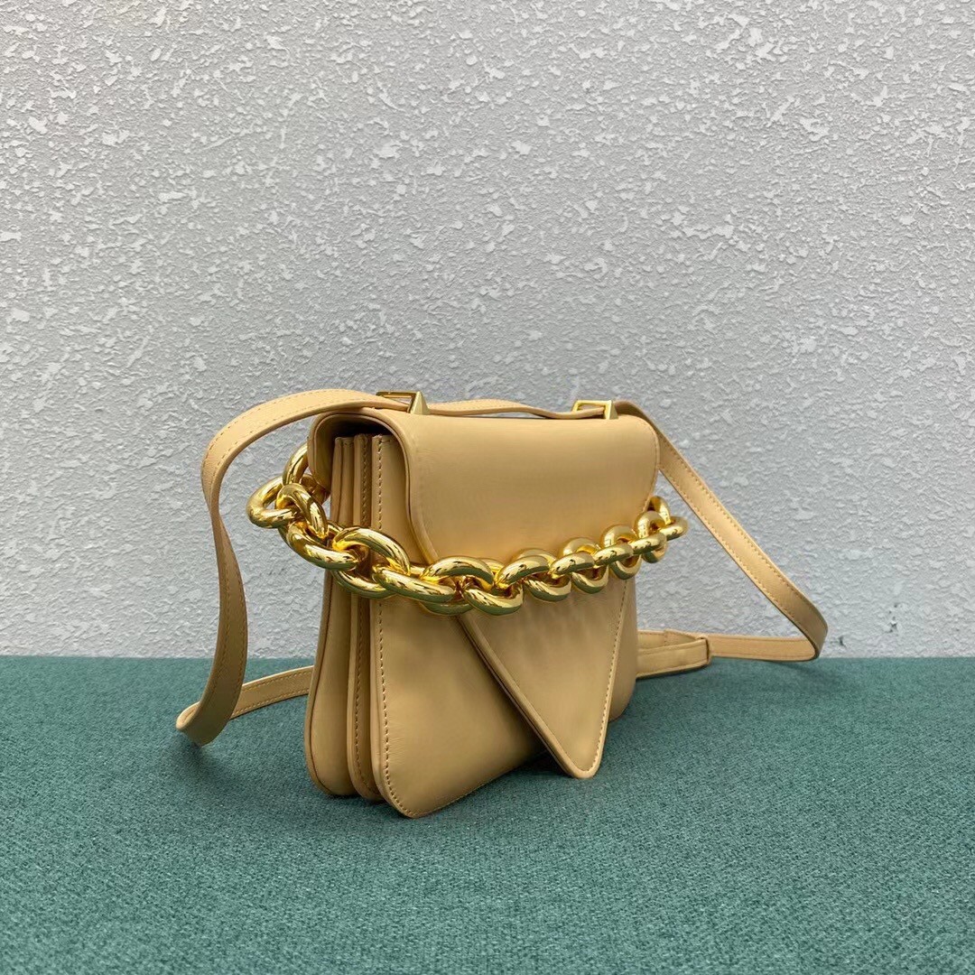 bo*te*ga Ve*ne*ta mount small bag in almond calfskin